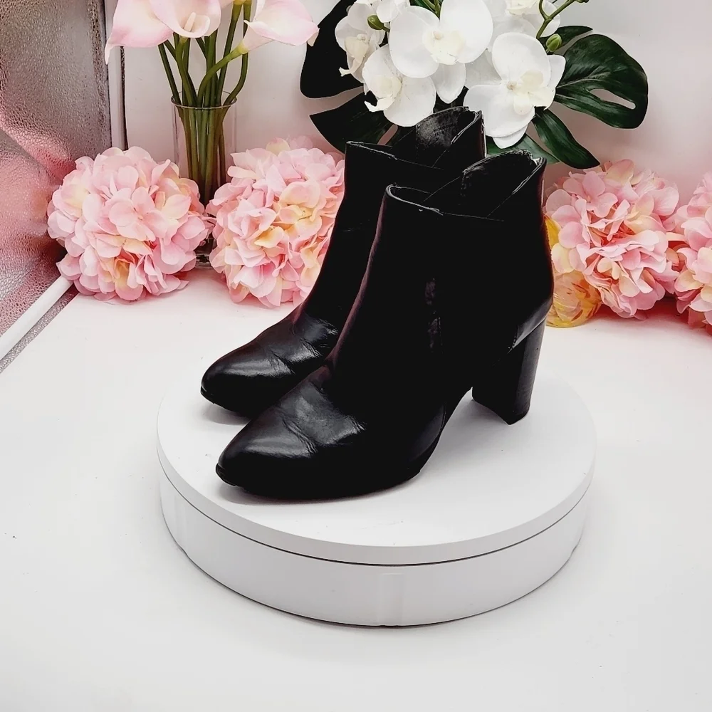 Adrienne Vittadini EUC Trinie Black Boots Women’s Size 8 Chunky Heel Booties.